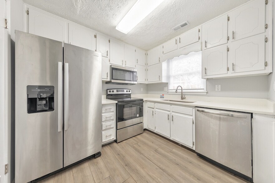 More Photos Of 122 Toby Springs Ln, McDonough Apartments For Sale