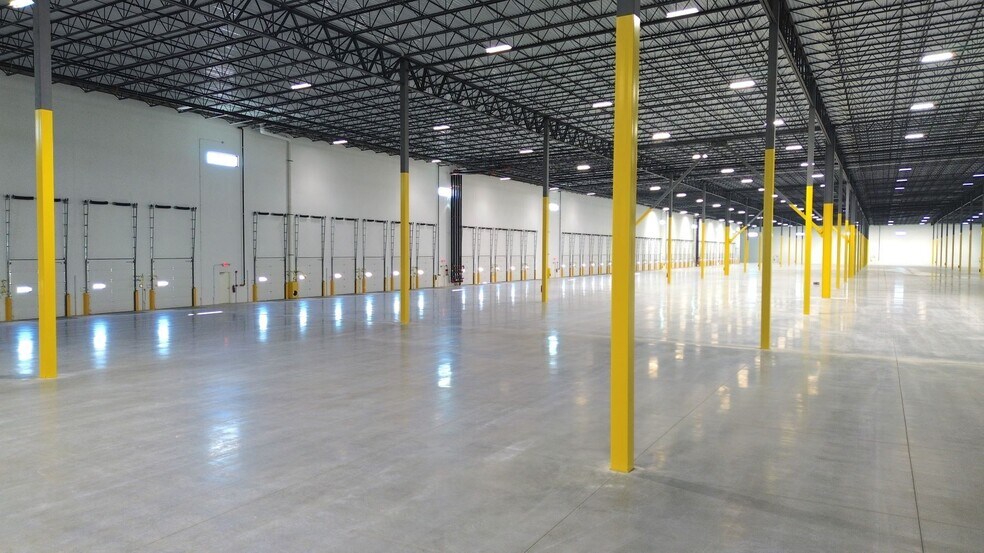 More Photos Of 5301 W Roosevelt Rd, Cicero Distribution For Lease