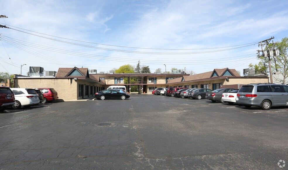 More Photos Of 381 N York Rd, Elmhurst Storefront Retail Office For Lease