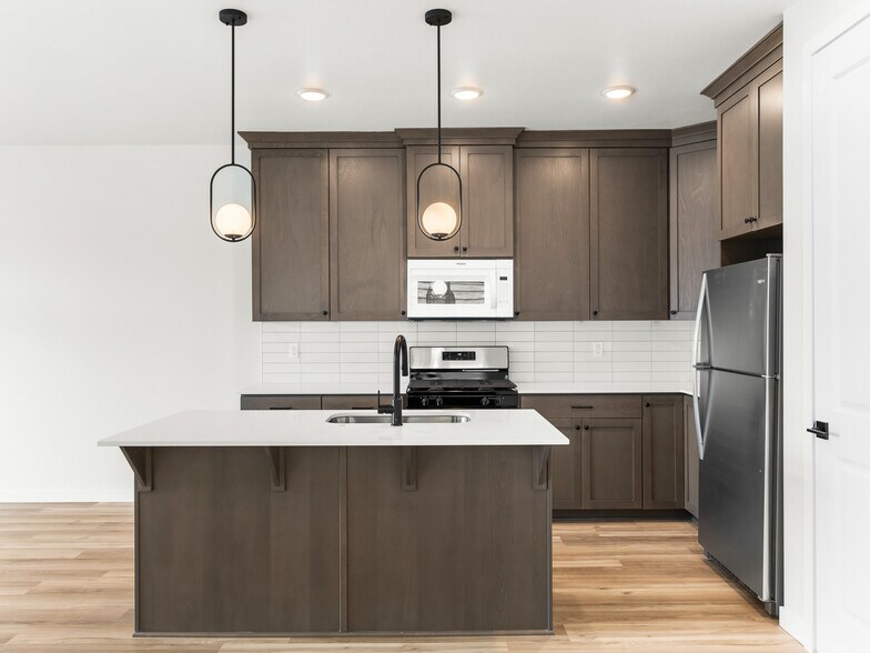 More Photos Of 331 SE Jetty Ave, Lincoln City Apartments For Sale