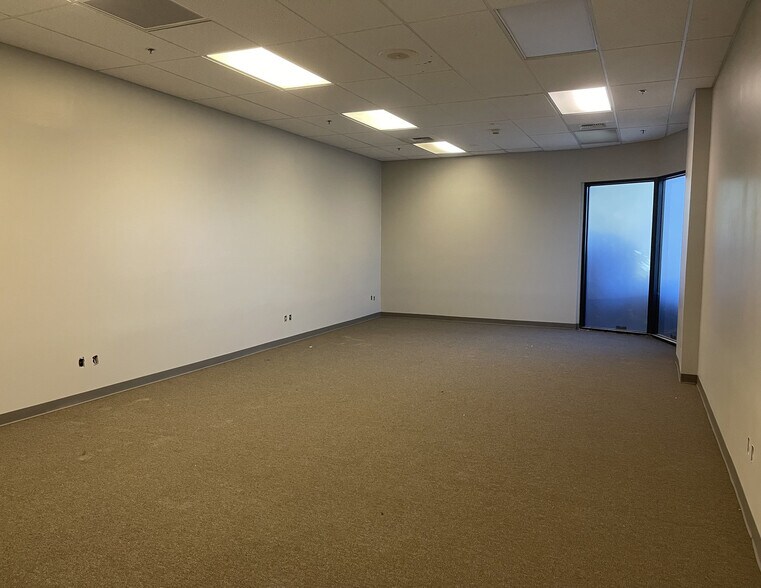 More Photos Of 2160 Las Palmas Dr, Carlsbad Telecom Hotel Data Hosting For Sale