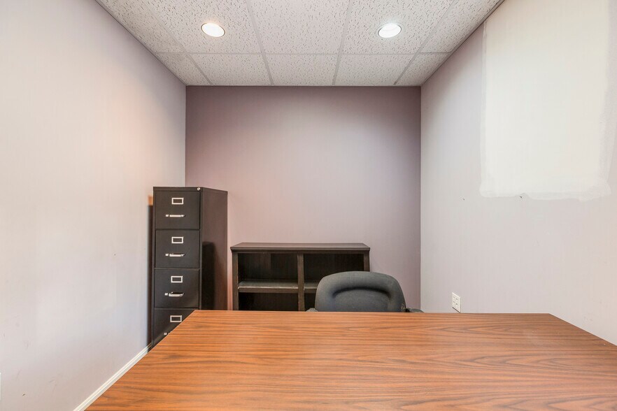 More Photos Of 3044 Breckenridge Ln, Louisville Office Residential For Sale