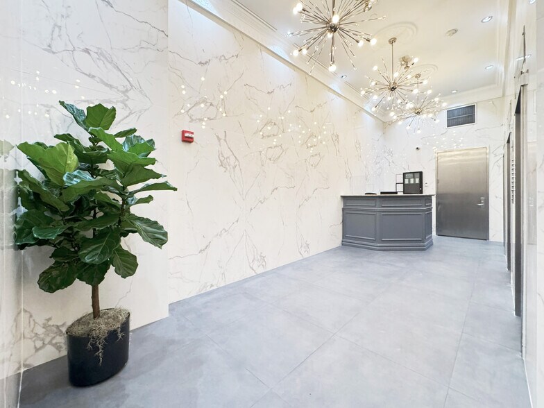 More Photos Of 29 W 38th St, New York Office For Lease