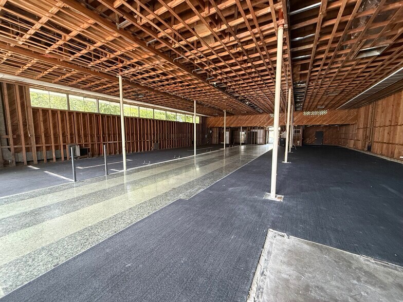 More Photos Of 1515 Broadway, Sacramento Bank For Lease