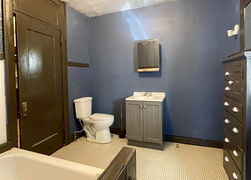 More Photos Of 919 W 3rd St, Peoria Apartments For Sale