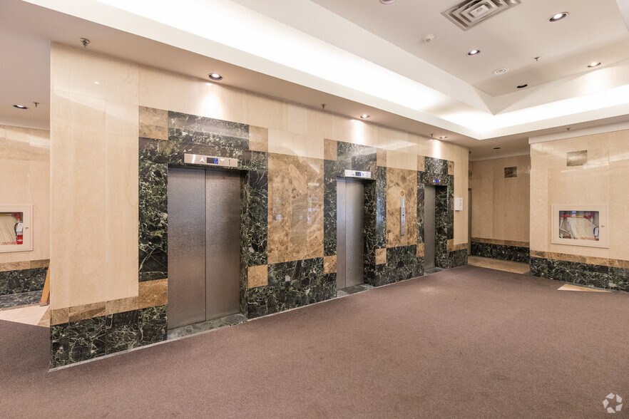 More Photos Of 30 Eglinton Ave W, Mississauga Office For Lease