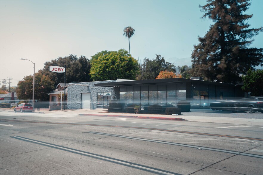 More Photos Of 401-405 W Foothill Blvd, Monrovia Freestanding For Lease