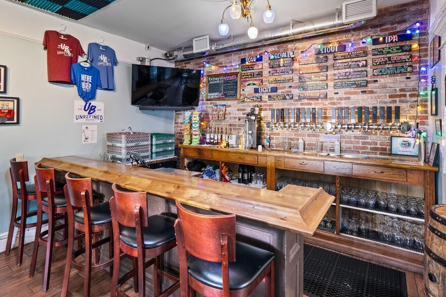 More Photos Of 312 E Tarpon Ave, Tarpon Springs Medical For Sale