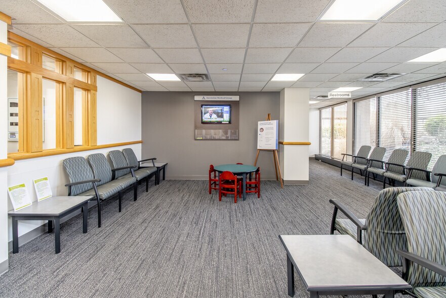 More Photos Of 1900 N Amidon St, Wichita Office For Sale