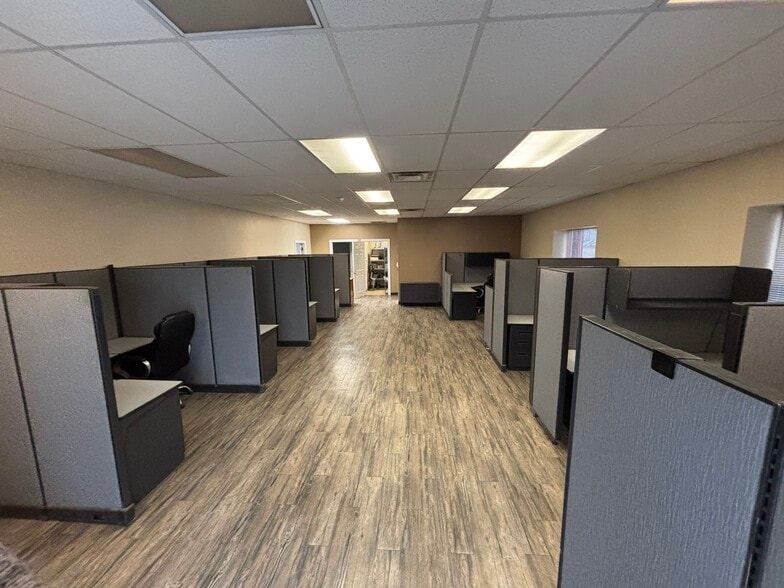 More Photos Of 4155 Gibson Dr, Tipp City Manufacturing For Lease