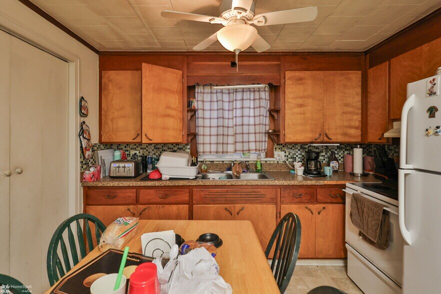 More Photos Of 38 W Central Ave, Bangor Apartments For Sale