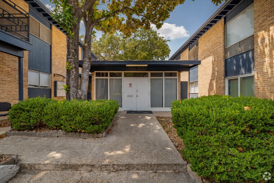 More Photos Of 3102 Hillcrest Dr, San Antonio Multifamily For Sale