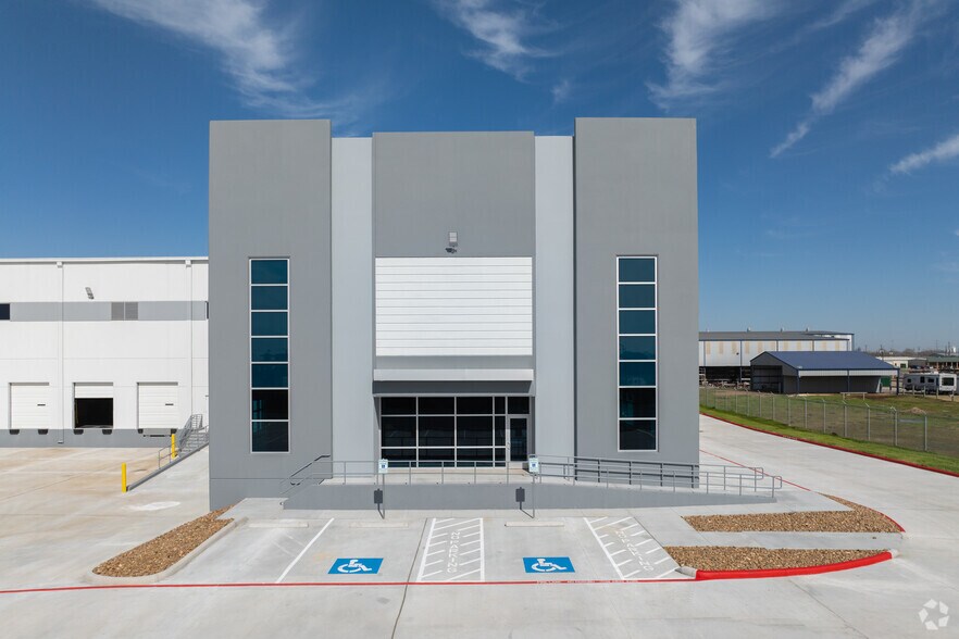 More Photos Of 2830 E Pasadena Blvd, Deer Park Industrial For Sale