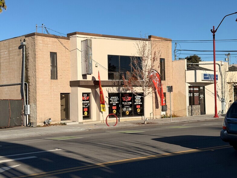 More Photos Of 3113 Middlefield Rd, Redwood City Flex For Lease