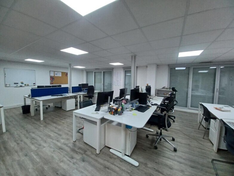 More Photos Of 22 Avenue Robert Schuman, Marseille Office For Sale