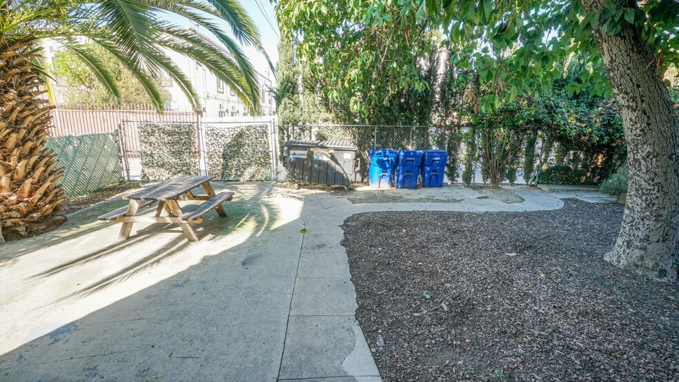 More Photos Of 2617 Jeffries Ave, Los Angeles Apartments For Sale