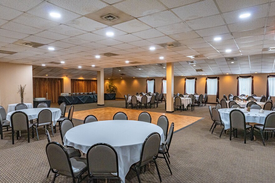 More Photos Of 1617 Banksville Rd, Pittsburgh Restaurant For Lease