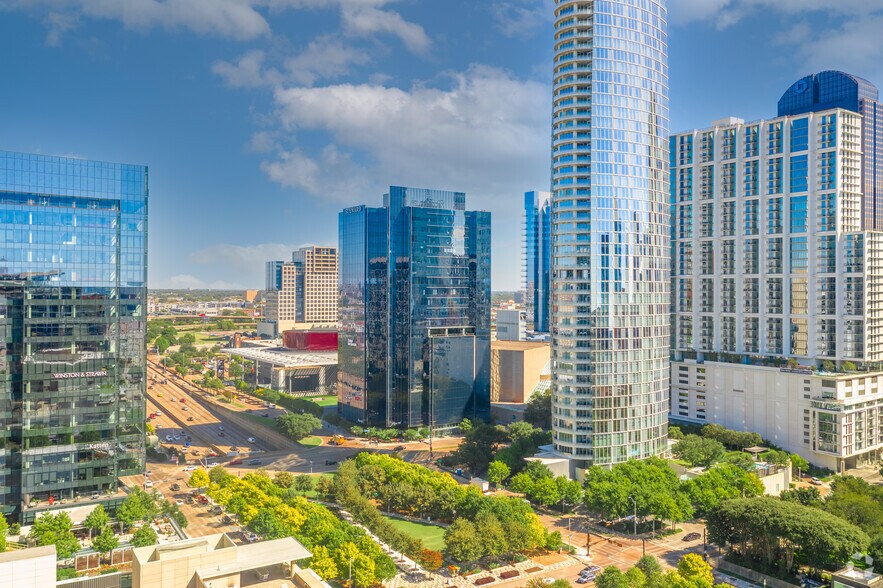 More Photos Of 1900 N Pearl St, Dallas Office For Lease