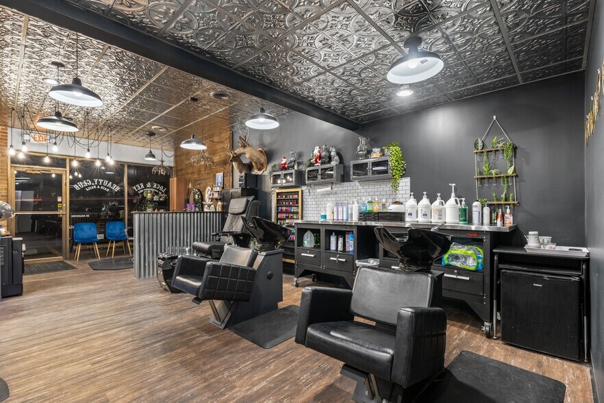 More Photos Of 874 E Aurora Rd, Macedonia Freestanding For Sale