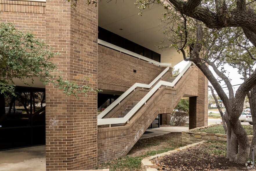 More Photos Of 1100 E Campbell Rd, Richardson Office For Lease