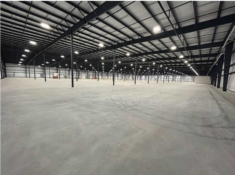 More Photos Of 5400 International Pkwy, Grand Rapids Distribution For Lease