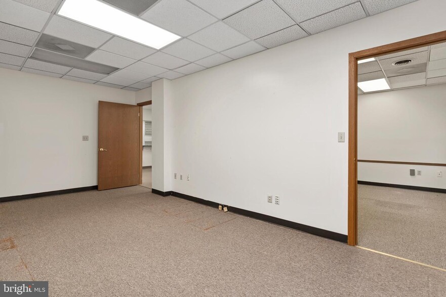 More Photos Of 100 W Franklin St, Hagerstown Office Residential For Lease