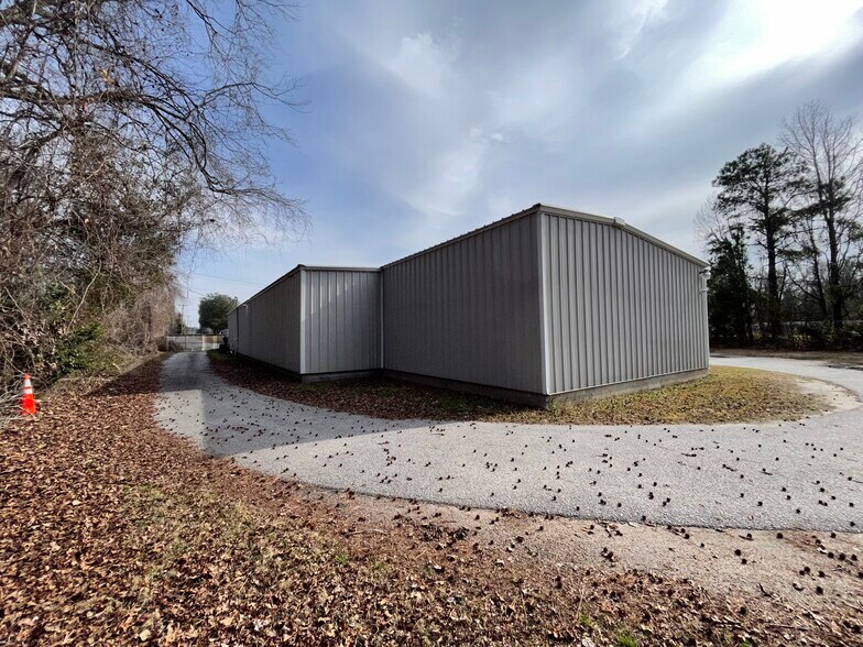 More Photos Of 2160 Thomas Sumter Hwy, Sumter Flex For Lease