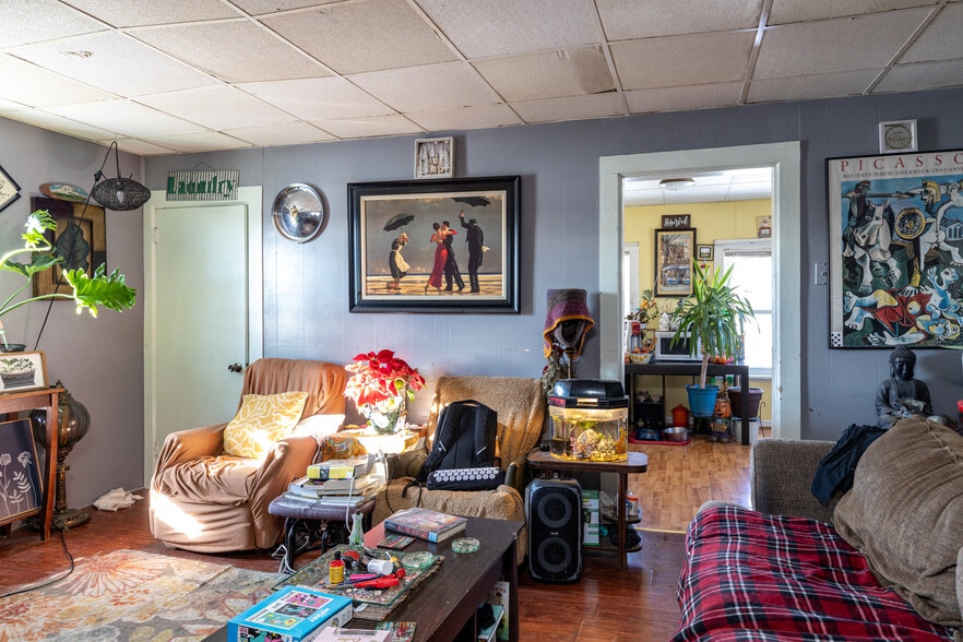 More Photos Of 501 S Douglas St, Appleton General Retail For Sale