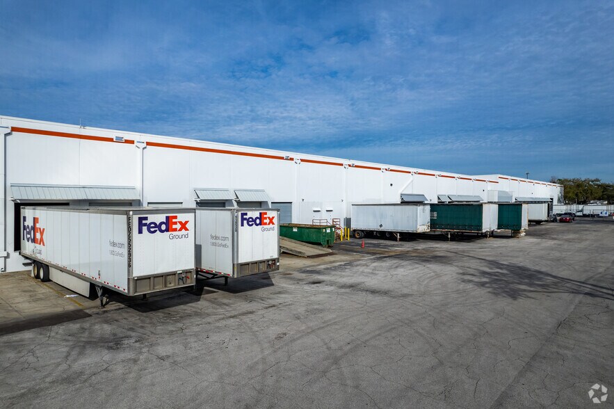 More Photos Of 3019 Mercy Dr, Orlando Warehouse For Lease