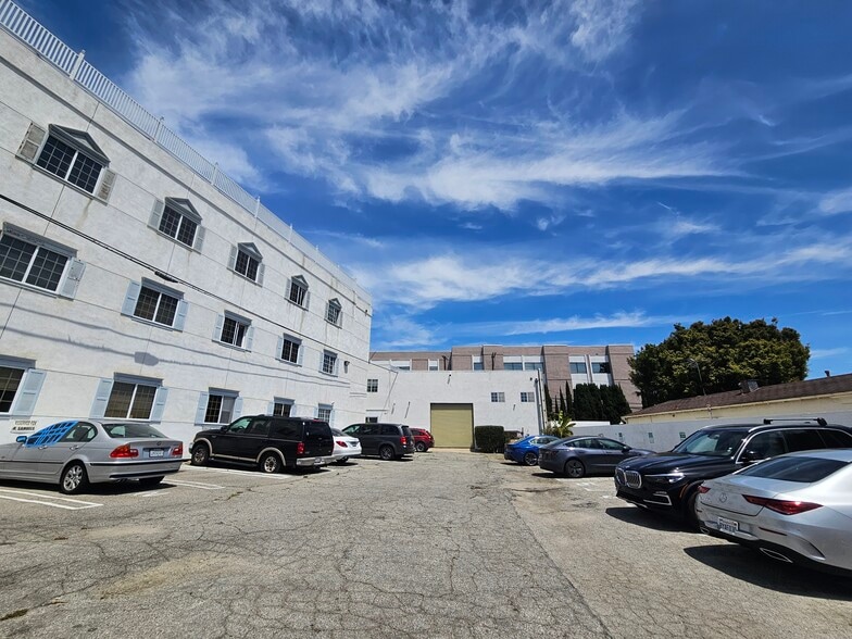 More Photos Of 12340 Santa Monica Blvd, Los Angeles Medical For Lease