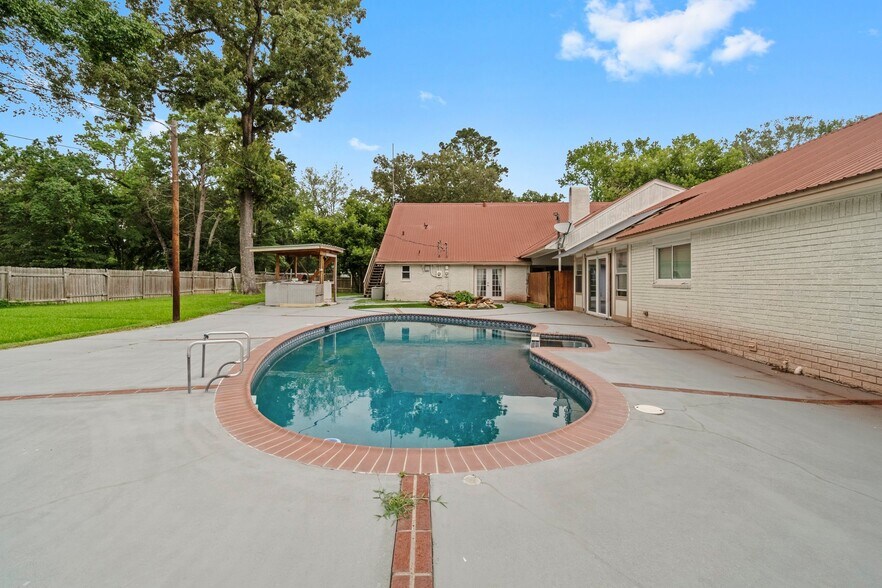 More Photos Of 2042 Teal Dr, Spring Dormitory For Sale