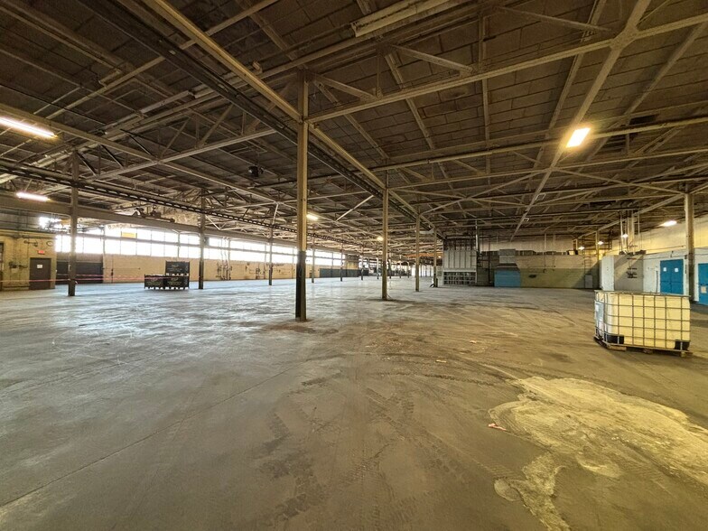 More Photos Of 2221 Niagara Falls Blvd, Wheatfield Township Warehouse For Lease