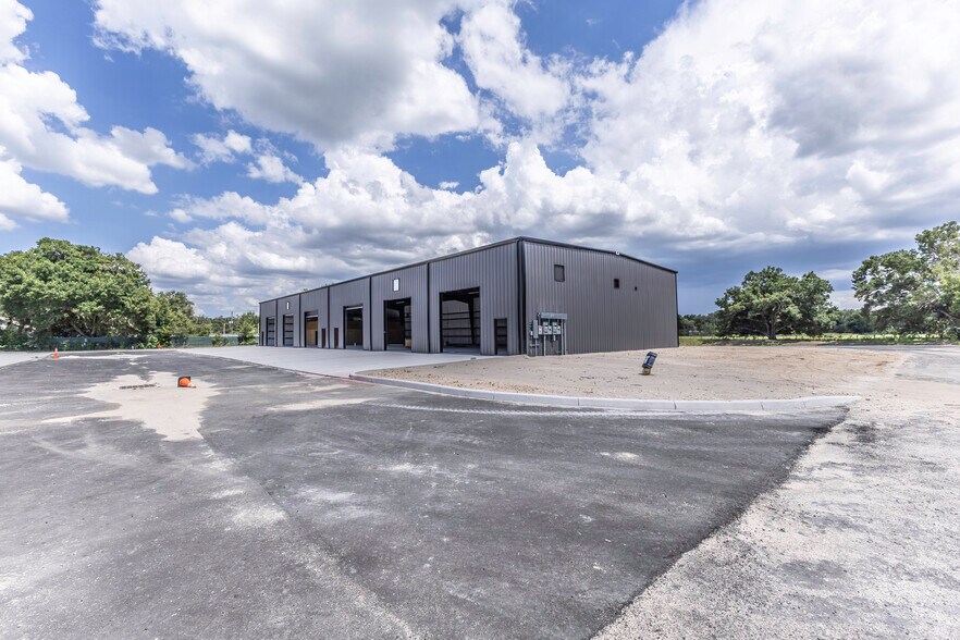 More Photos Of 3023 E C 48, Center Hill Warehouse For Sale