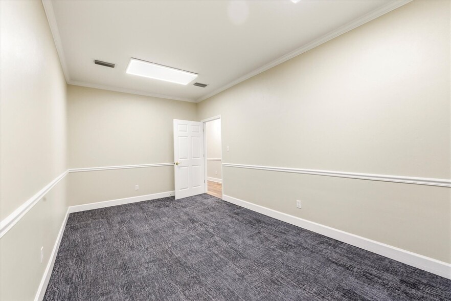 More Photos Of 1804 Miccosukee Commons Dr, Tallahassee Office For Sale