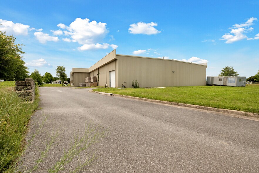 More Photos Of 1326 Progress Dr, Front Royal Flex For Sale