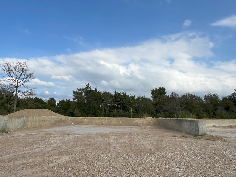 More Photos Of 19754 FM 39, Iola Warehouse For Sale