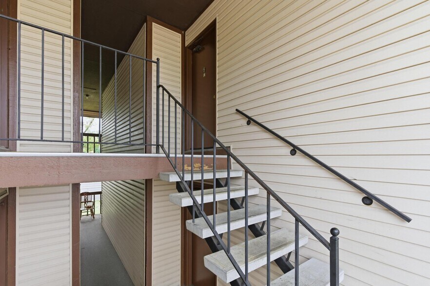 More Photos Of 1631 Jackson Ln, Middletown Multifamily For Sale