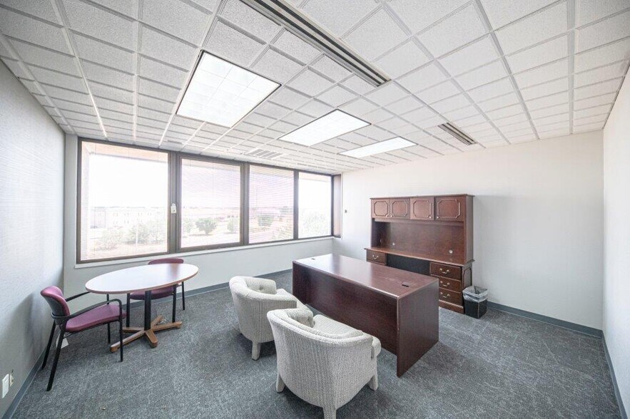 More Photos Of 125 W Missouri Ave, Midland Office For Lease