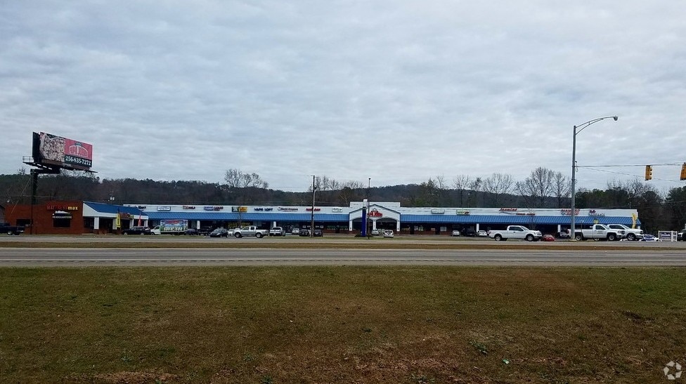 More Photos Of 1225 Snow St, Oxford Freestanding For Lease