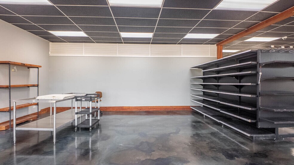 More Photos Of 746 US-63 Hwy, Mammoth Spring General Retail For Sale