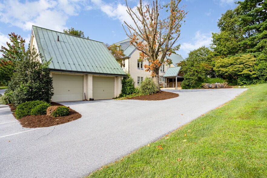 More Photos Of 1910 Harrington Dr, Lancaster Office For Sale