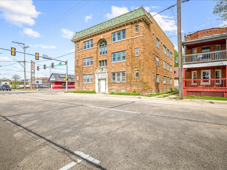 More Photos Of 204 S 6th St, Rockford Apartments For Sale