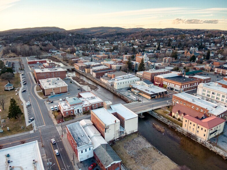 More Photos Of 110 N Washington Ave, Pulaski Flex For Sale