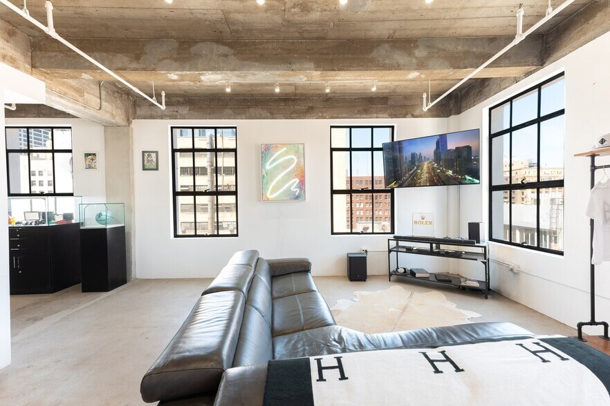 More Photos Of 742-748 S Hill St, Los Angeles Loft Creative Space For Lease