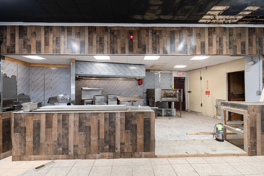 More Photos Of 392 Lyell Ave, Rochester Bar For Sale