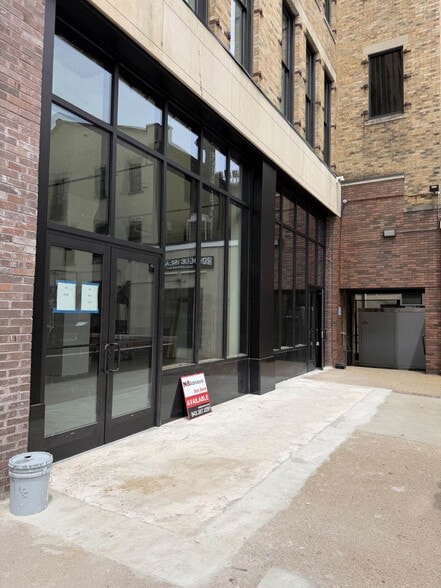 More Photos Of 85 Weybosset St, Providence General Retail For Lease