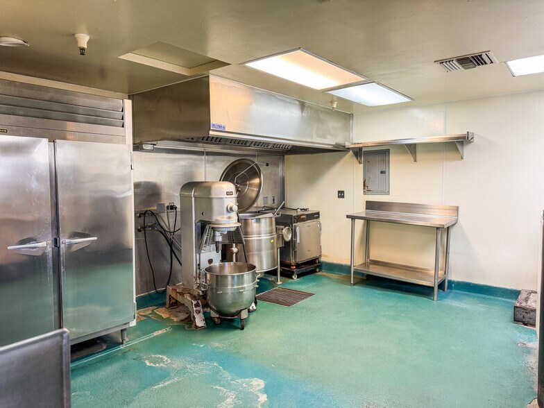 More Photos Of 360 Via Vera Cruz, San Marcos Restaurant For Sale