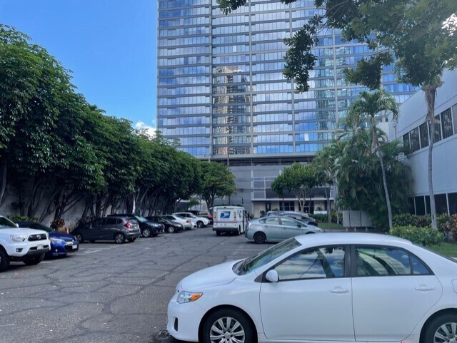 More Photos Of 1019 Waimanu St, Honolulu Office For Lease