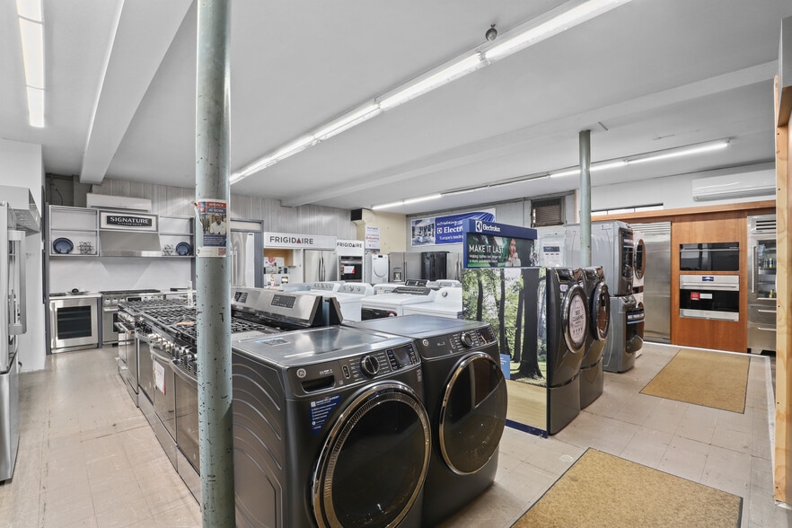 More Photos Of 441 Commerce St, Hawthorne Freestanding For Sale