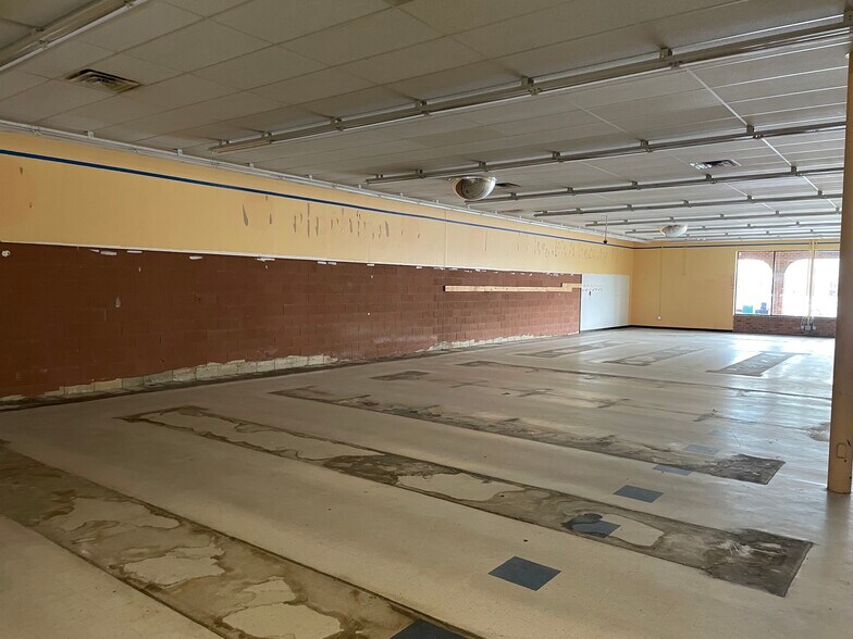 More Photos Of 114 US Highway 13 Byp, Windsor General Retail For Lease
